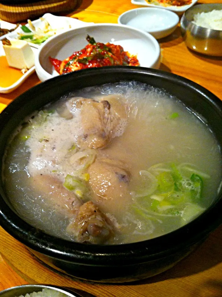 Snapdishの料理写真:KADOKAWAで打合せの後は、参鶏湯。昼食べたけどお腹空いていたので。|abe yoshiroさん