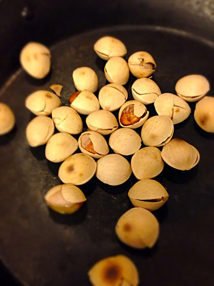 Roasted ginkgo nuts 煎り銀杏|Funky Chefさん