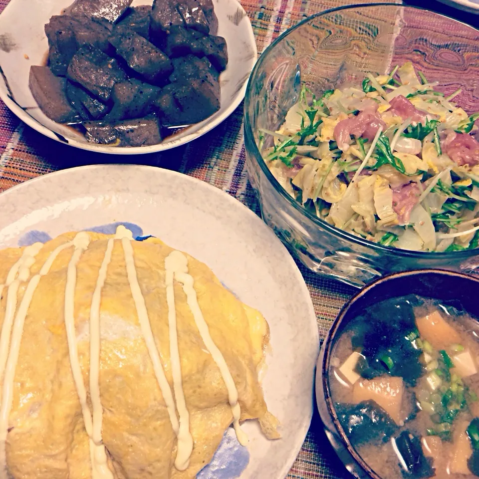 ☻オムそば  ☻白菜と水菜と生ハムサラダ  ☻蒟蒻の甘辛炒め  ☻豆腐、お揚げ、わかめのお味噌汁|Naaさん