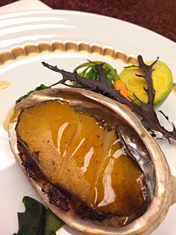 Snapdishの料理写真:アワビのソースがけ☆ Abalone|akkiiraさん