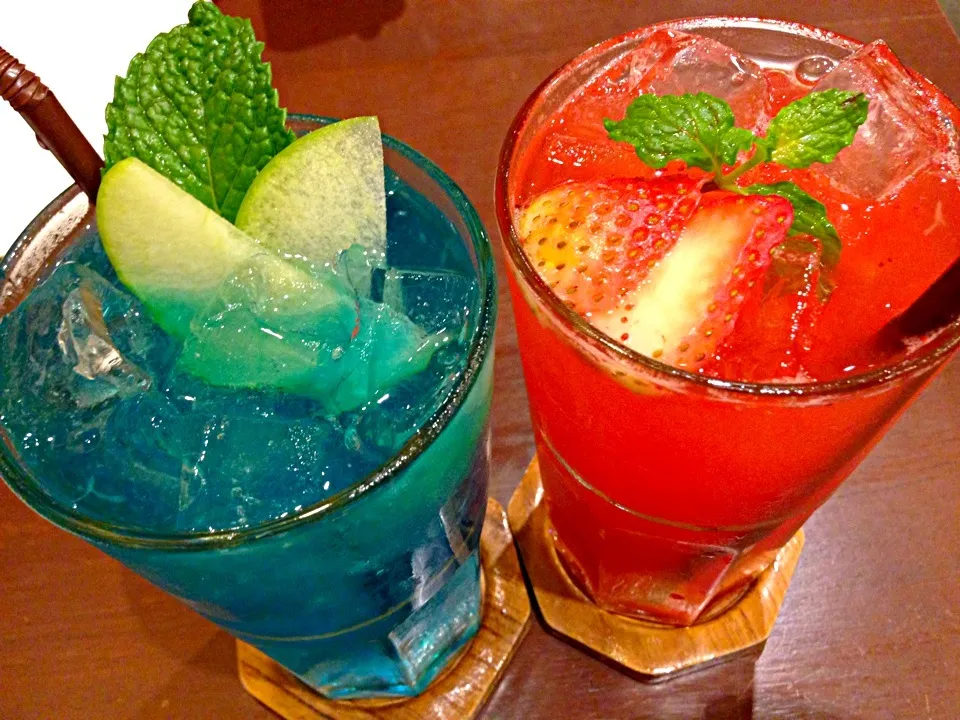 Blue Hawaii and strawberry mojito|PhUnGさん