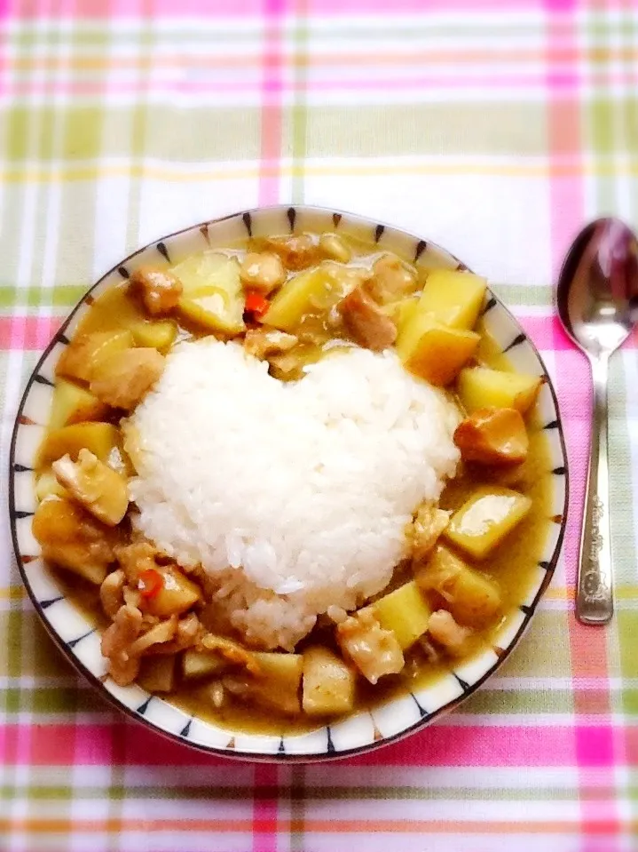 鶏肉じゃがいものグリーンカレー|さとう かおりさん