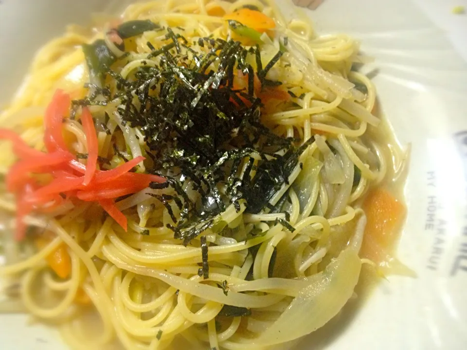 野菜炒めにタラコソースを混ぜたパスタ。|shenhuaさん