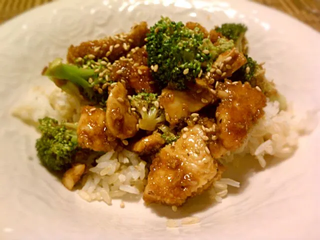 Baked chicken with broccoli over rice|Jiraphon Gさん