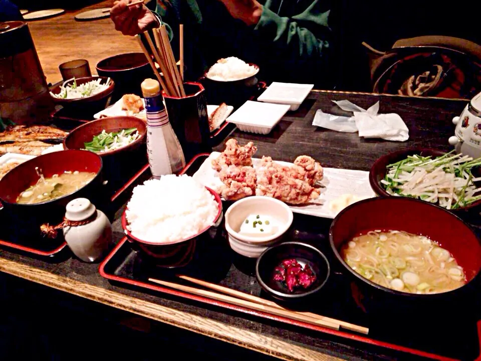 ひもの屋の鶏唐揚げ定食。ご飯大盛りはサービス❗️|東京ライオンズさん