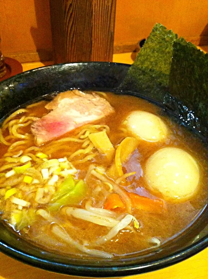 Snapdishの料理写真:お昼はラーメン、えっと不味いです。|abe yoshiroさん