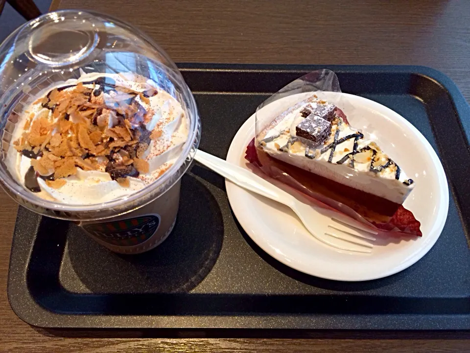 TURRY'S COFFEE♡ミルフィーユラテとチョコバナナブラウニータルト♡チョコとバナナの相性がたまらん♡|ちょりーぬさん