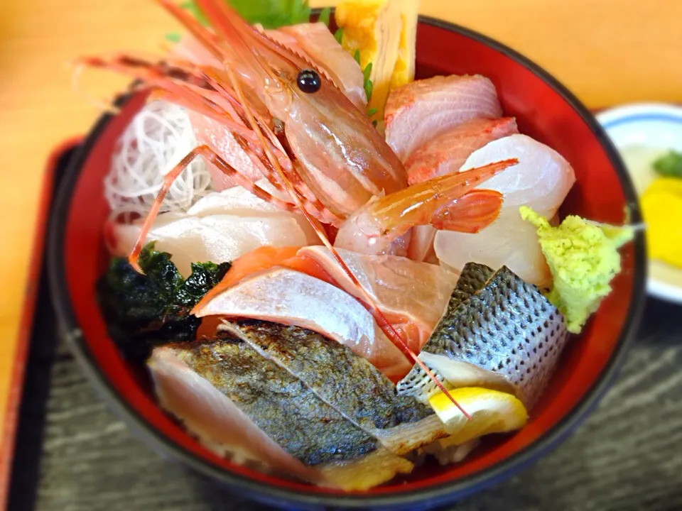 みはる海鮮丼|繭さん