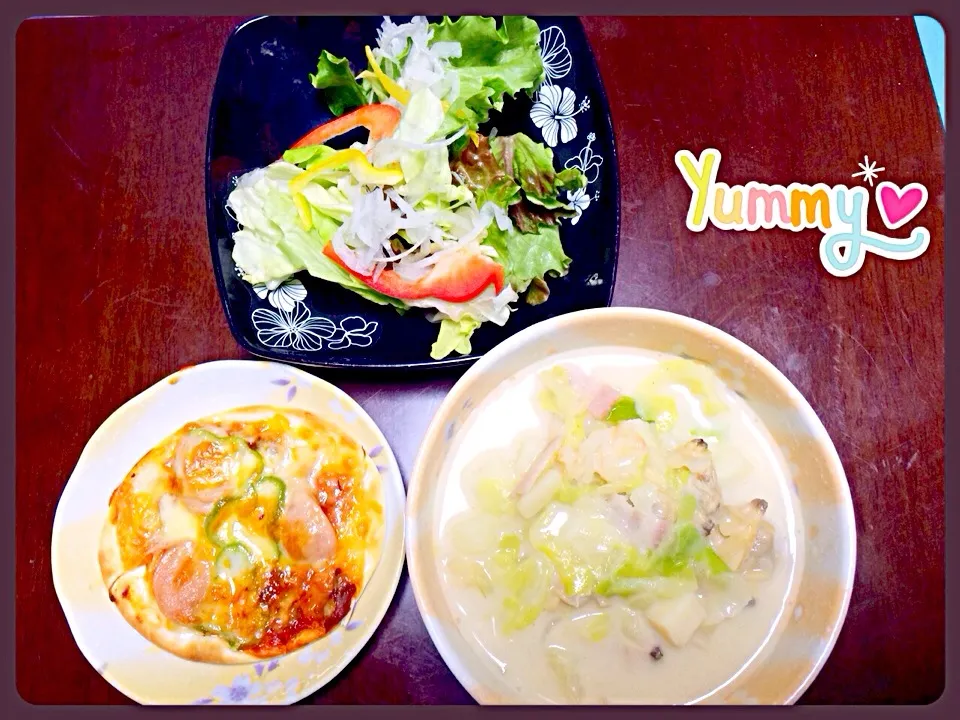 Clam chowder pizza and veg salad|Maribeth Trinidad Nakamuraさん