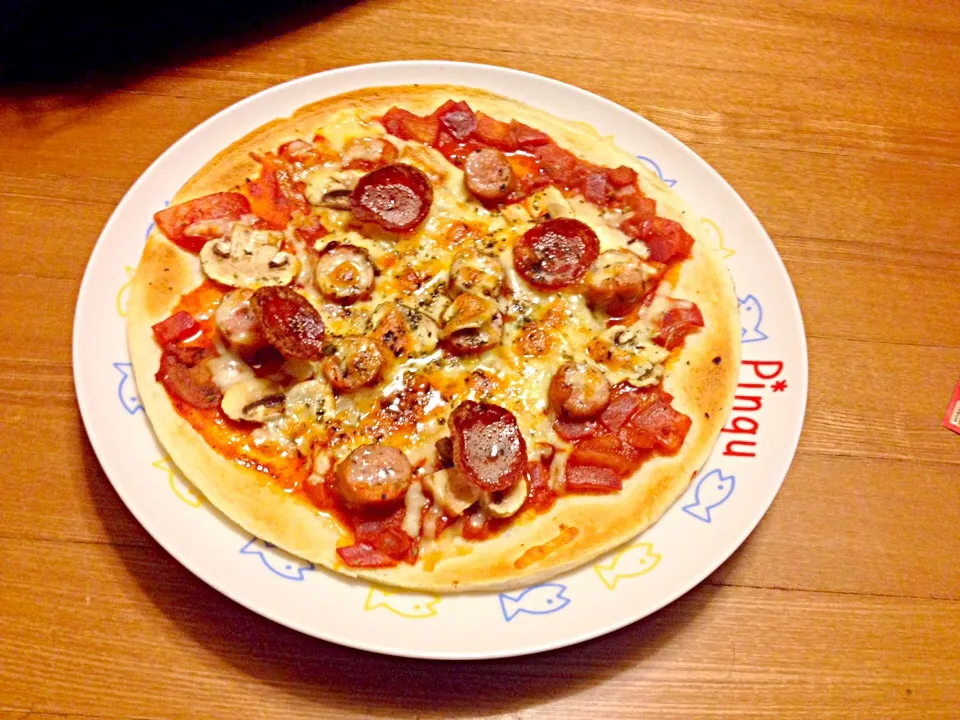 Gluten free Gouda pepperoni and mushroom pizza|Yaseen Akhtarさん