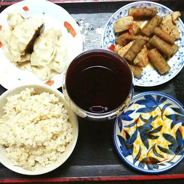 ゴボウと鶏肉の酸っぱ煮と餃子と玄米ご飯|Norihiko Hyagu Kikuchiさん