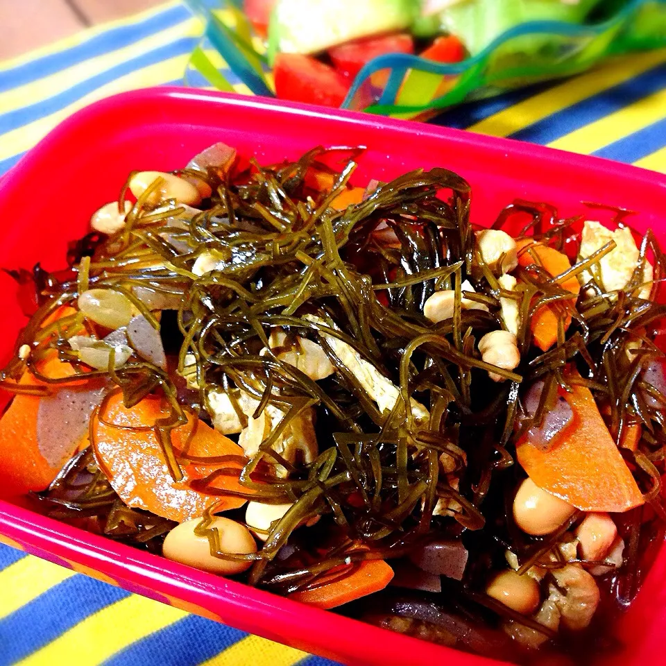 大豆と野菜、糸昆布の煮物|めいぺいさん