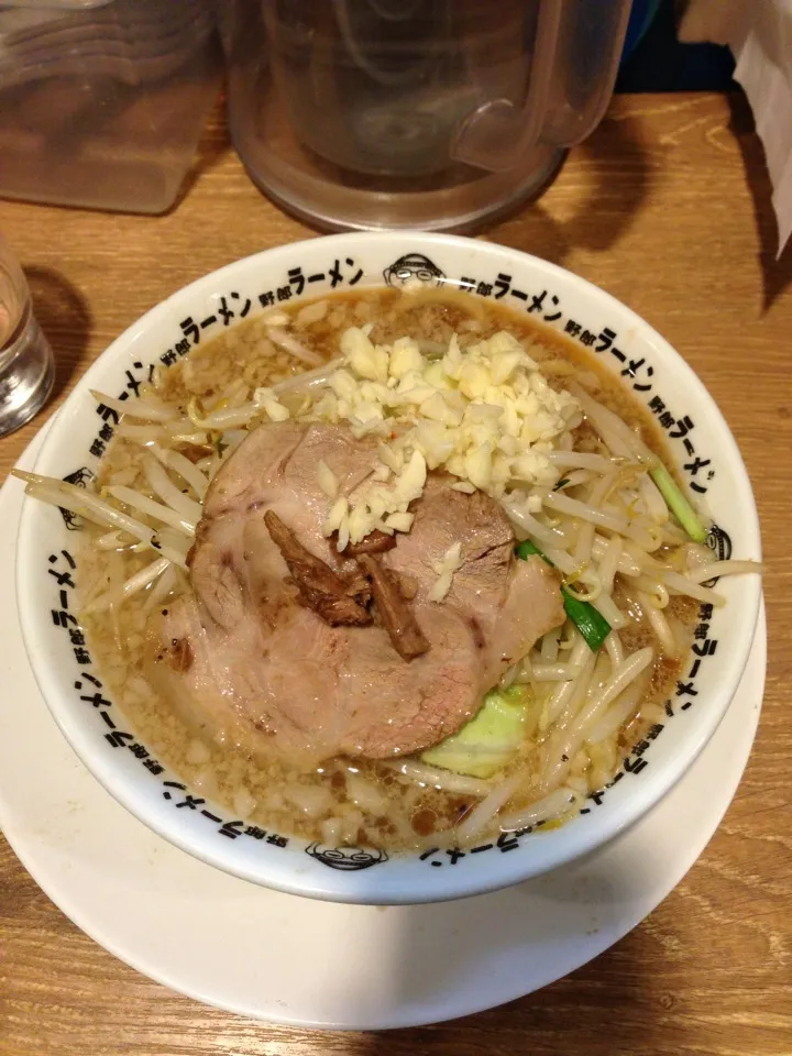 Snapdishの料理写真:所用で秋葉原なんぞに来たついでに、久々に野郎ラーメンを。ニンニクの匂いが本家二郎以上という（笑）|Shio Kenさん