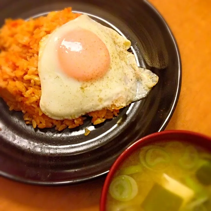 目玉焼きのせチキンライス|ともえさん