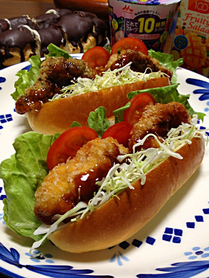 チキンカツサンドです。レシピはチキンカツを。ごま風味or青海苔風味の２種類作ります☆
