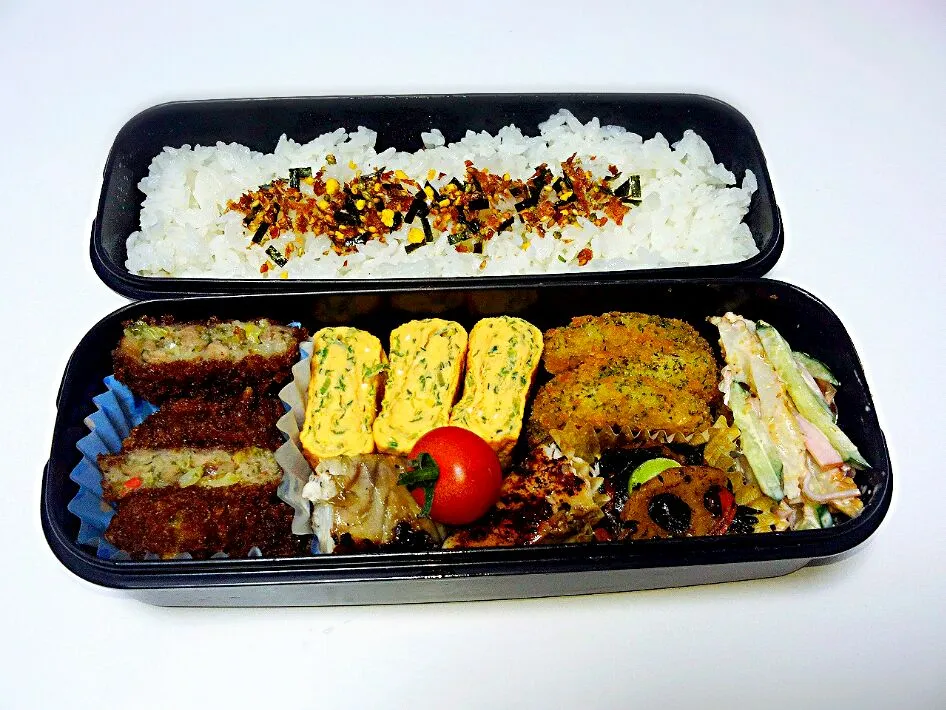 Snapdishの料理写真:お弁当♬
*キャベツのメンチカツ
*さわらの西京焼
*たまごやき
*いかリング
*ひじき
*ちくわきゅうりハムサラダ|Michiko  Arakiさん