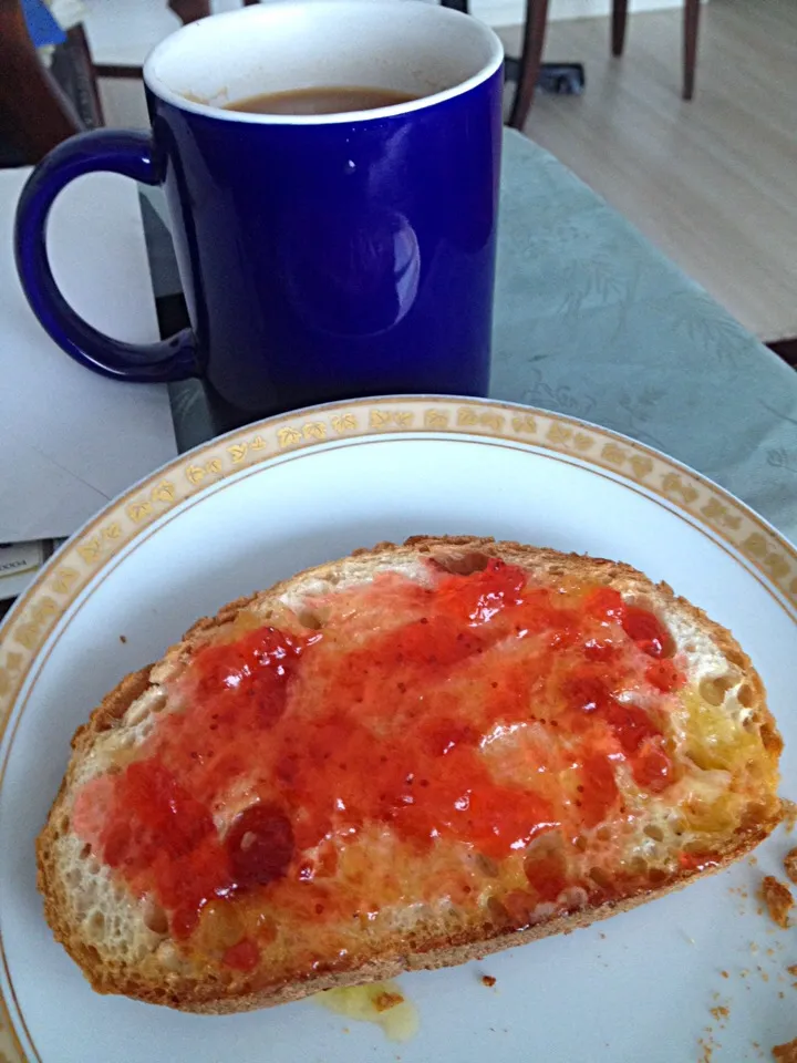 Tea and strawberry toast|lauren shannonさん