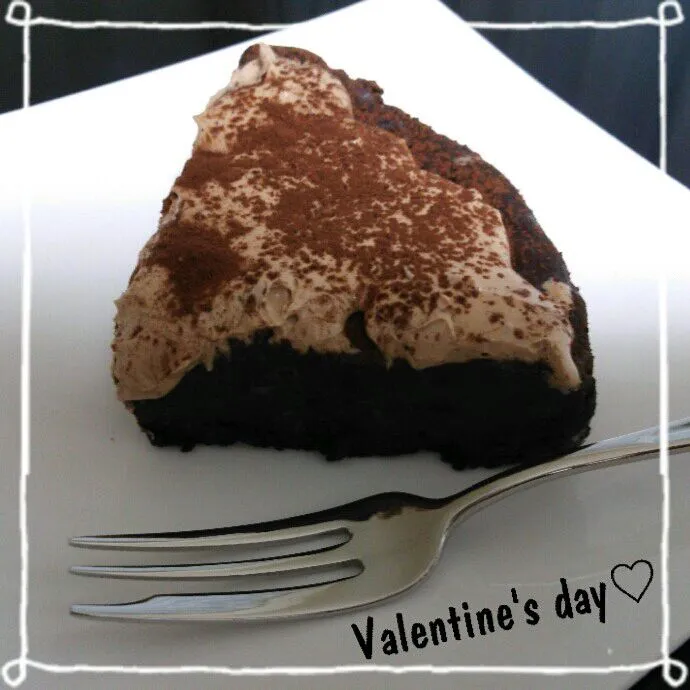 生チョコケーキを作りました💕
下の段はクッキーになってます✧
あまり上手ではありませんが..😘🎶|nacchiさん