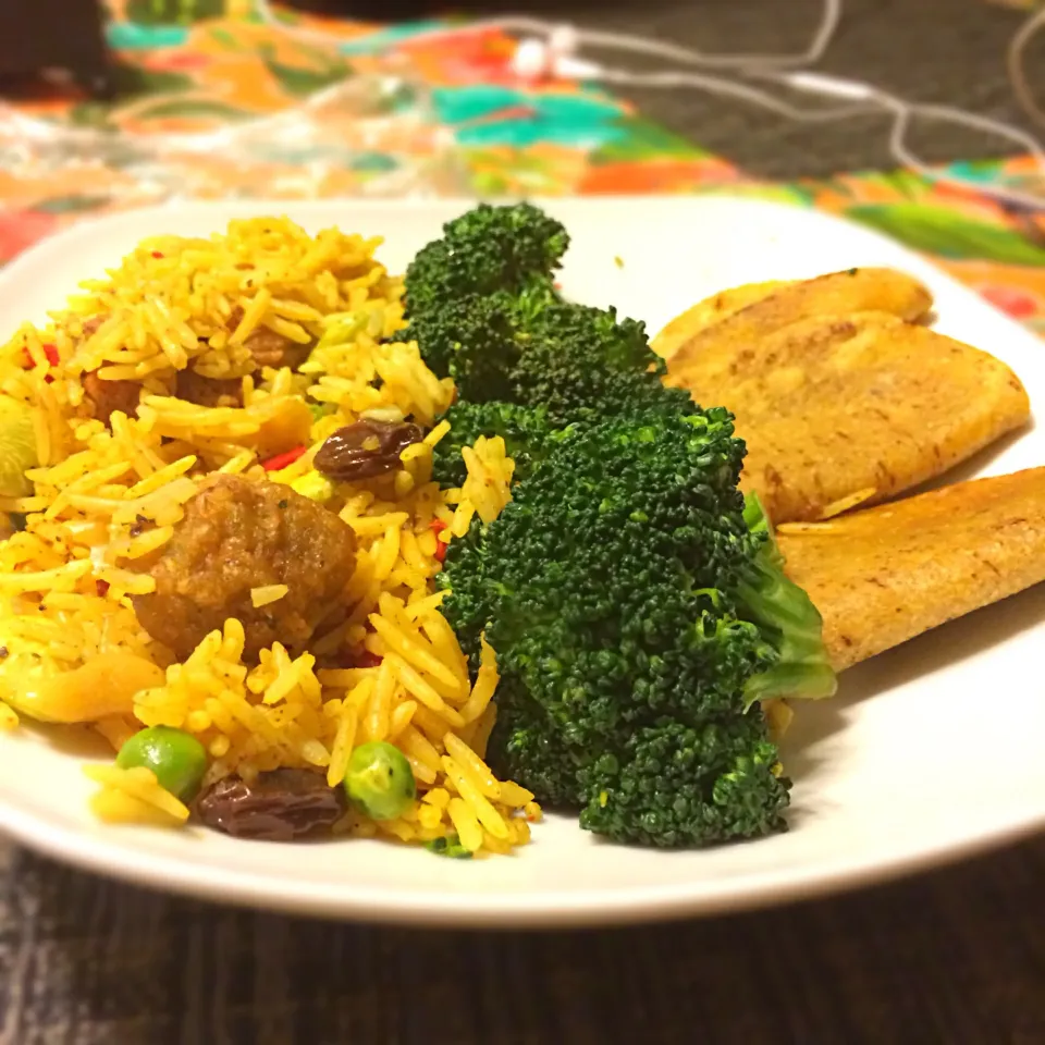 Indian rice, mini tacos and broccoli|Irene Hoさん