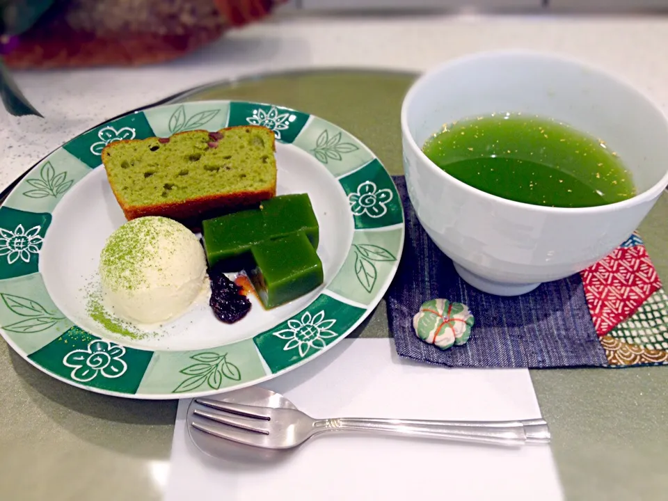 七福茶セット(抹茶入り金箔茶とお抹茶ケーキwithアイスクリーム)|SHIHOさん