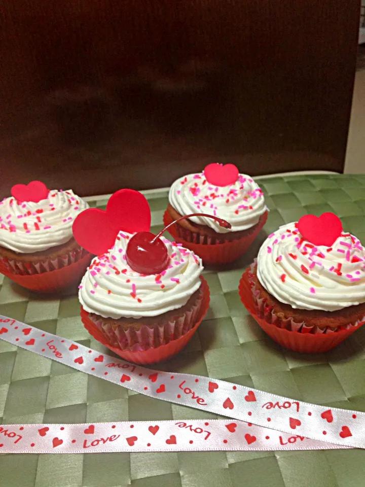 Red velvet cupcakes for valentines day❤️❤️❤️|Retchel Tupasさん