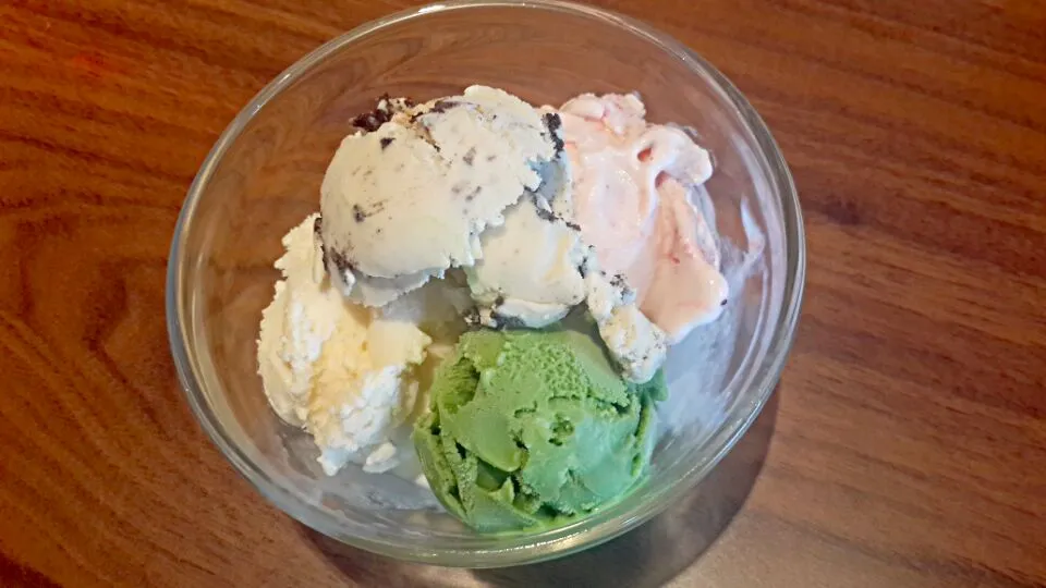 Snapdishの料理写真:Haagen-dazs ice cream|Sutharinee Likitnukulさん