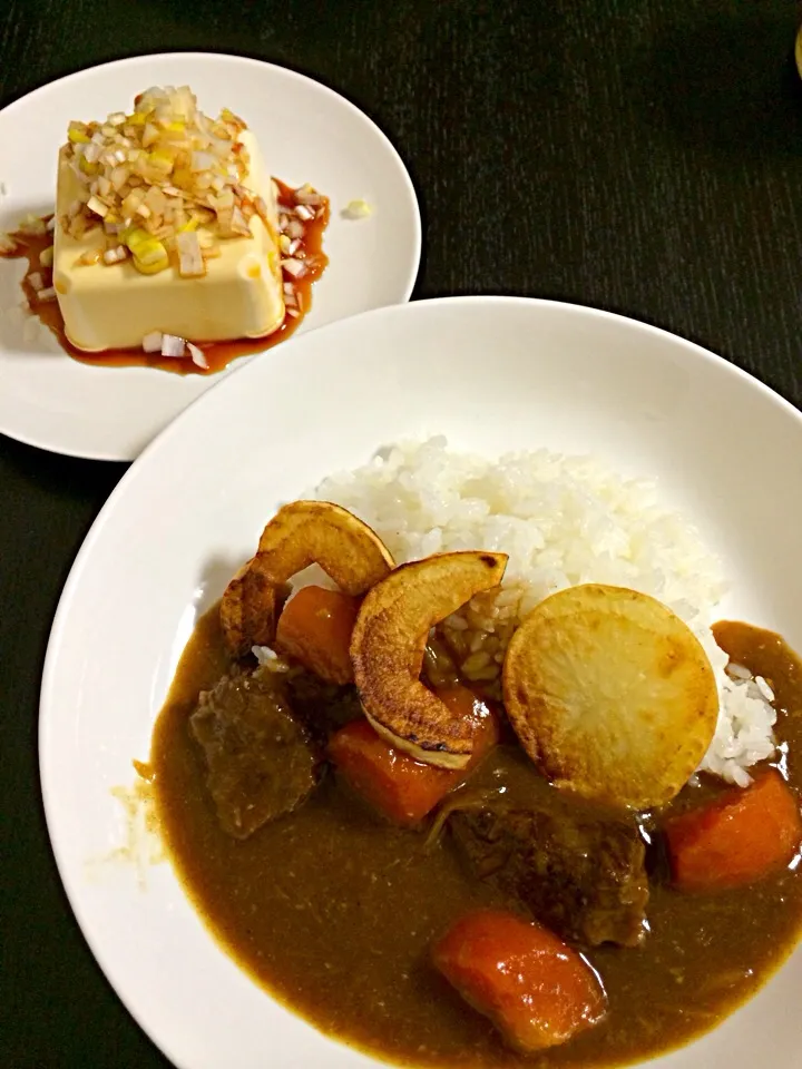 揚げポテト乗せカレーライス&冷奴|mgmgPerorinさん