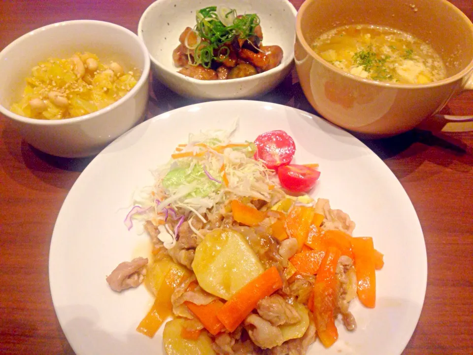 豚とじゃがのオイスターソース炒めとキャベツと大豆の和え物と鶏と茄子の焼き鳥風とコンソメスープ|あやかさん