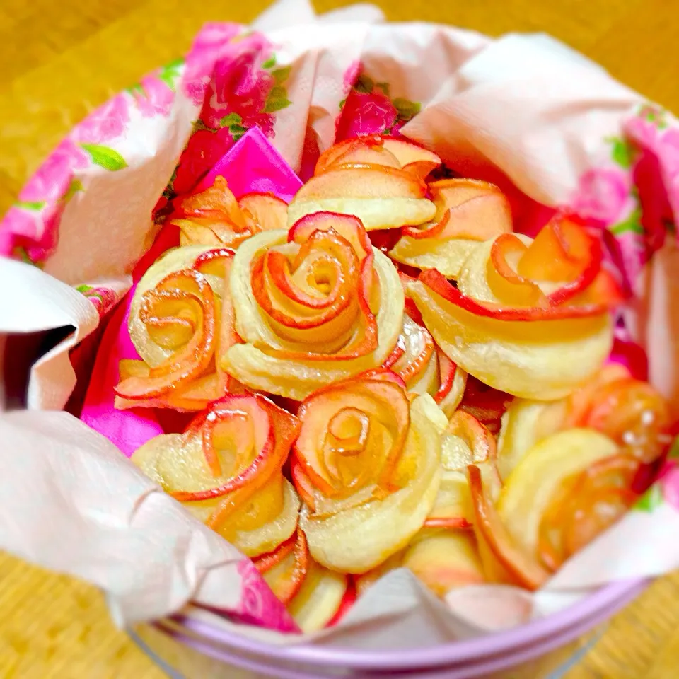 Snapdishの料理写真:Rose Apple Pie|みのりさん