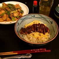 Snapdishの料理写真:鰻丼と鶏の塩麹炒め|えりさん