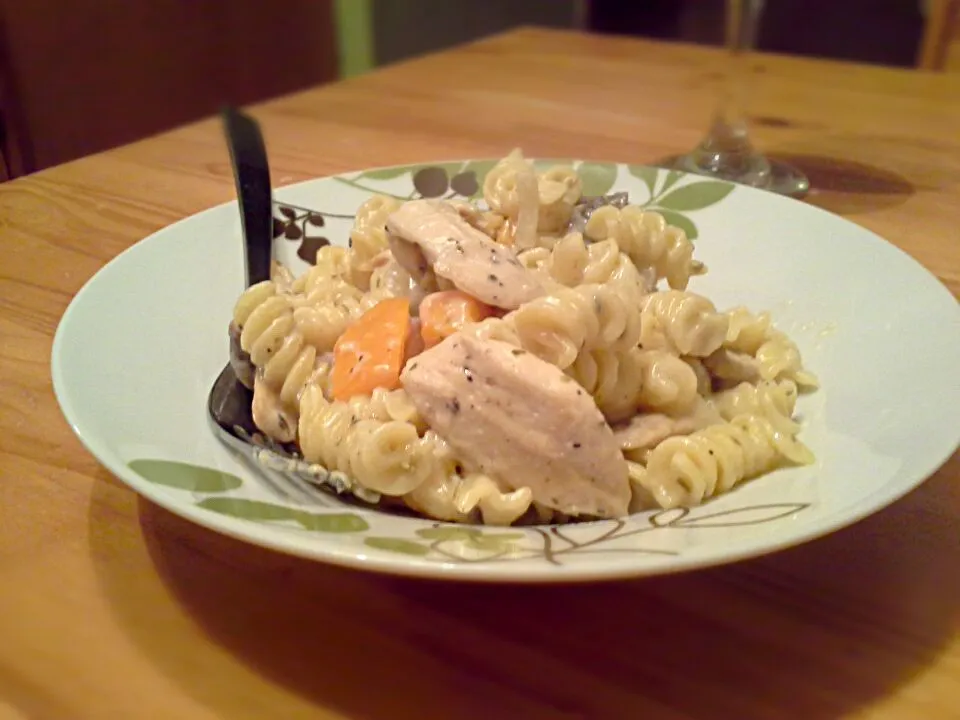 Snapdishの料理写真:Chicken Alfredo with orange peppers|Fe's kitchenさん