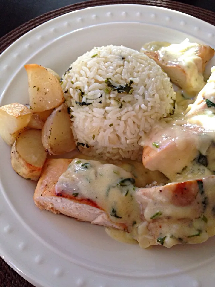 Baked chicken topped with creamy butter sauce & baked potatoes|killyさん