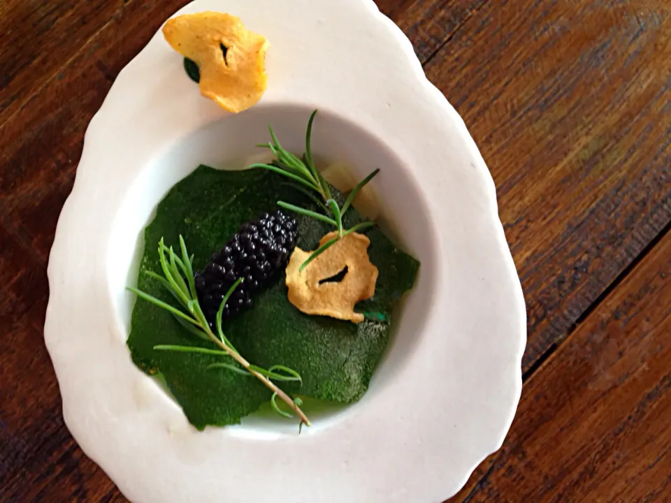 Garlic soup with parsley crisp|willzさん