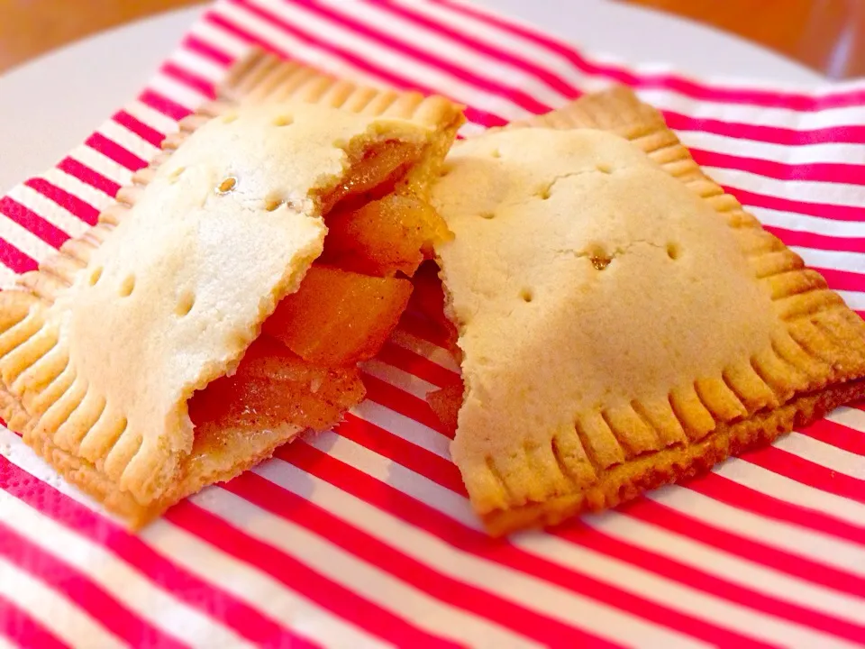 Snapdishの料理写真:Apple cinnamon pop tart|cheesyさん