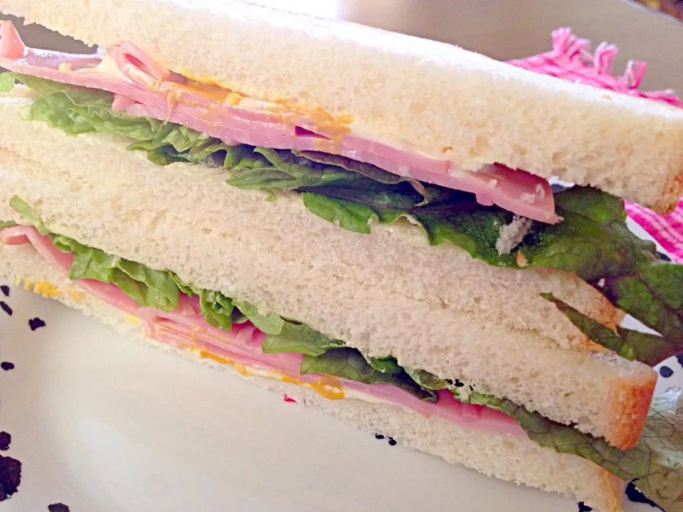 ハムサンドでブランチ🍞🍞|かずみさん