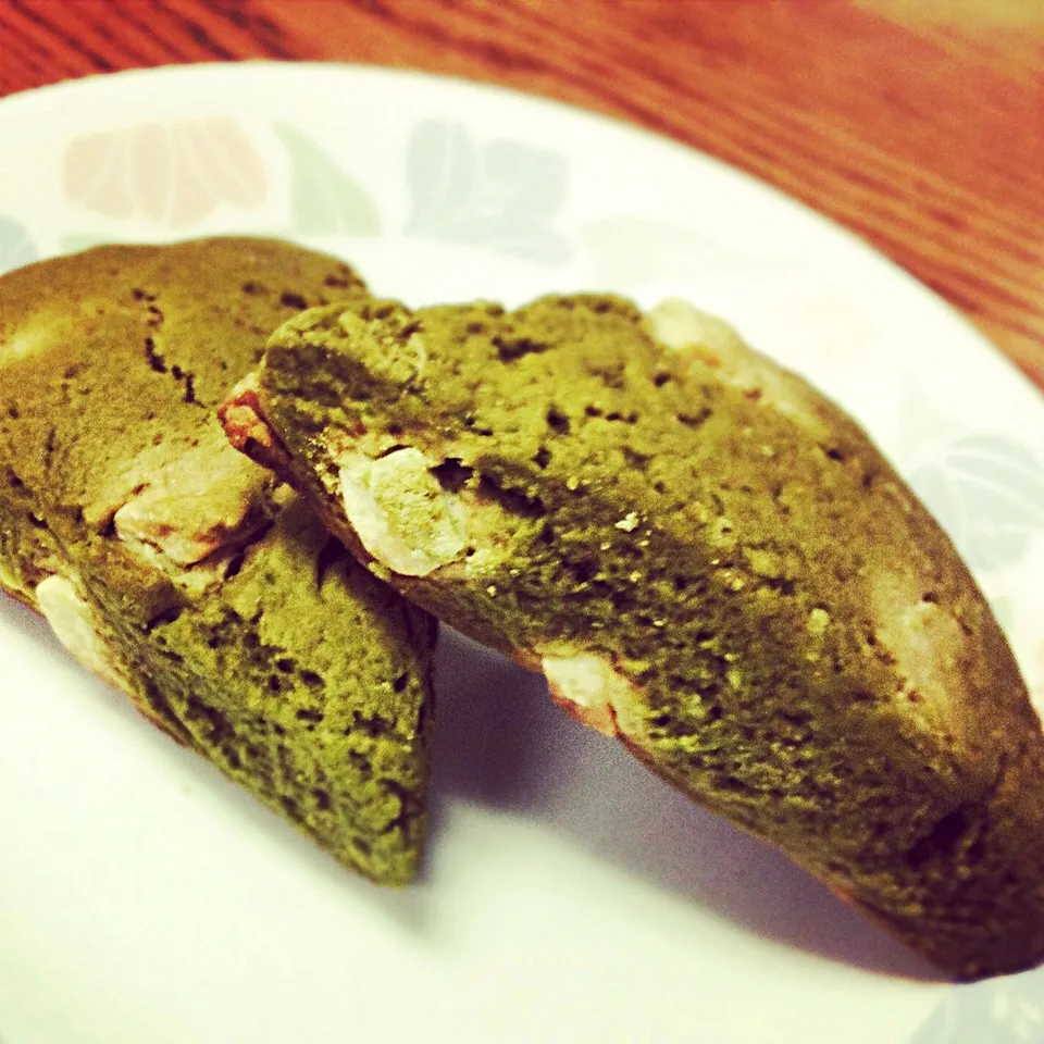 Matcha and white chocolate scone. Happy Valentine's Day, everyone! 😍😍😍|mamaeriさん