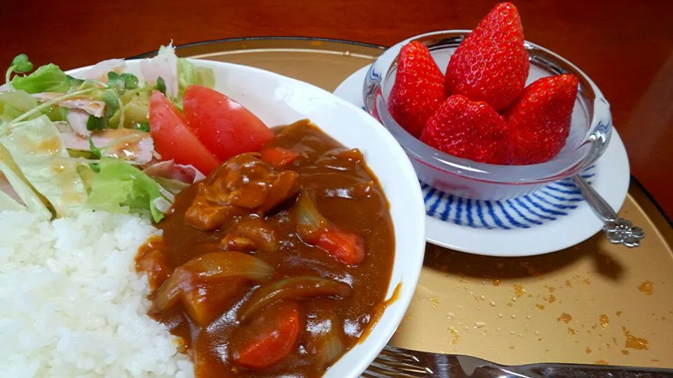 家庭のチキンカレー＆甘～いとちおとめ苺|ｋｚｓｙｋさん