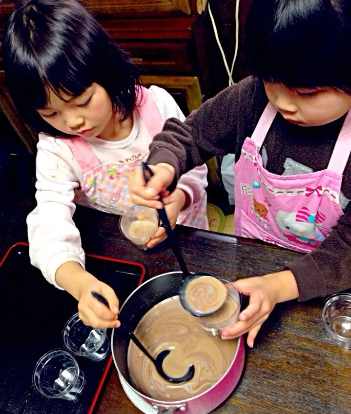 Snapdishの料理写真:四歳児 チョコプリン作り(*^^*)|富士子🍒🐰🍓さん