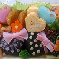 リボン、ドットおにぎり弁当|Rei Sakamotoさん