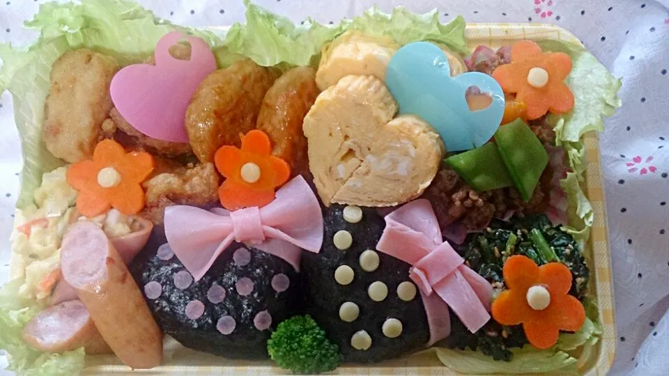 リボン、ドットおにぎり弁当|Rei Sakamotoさん