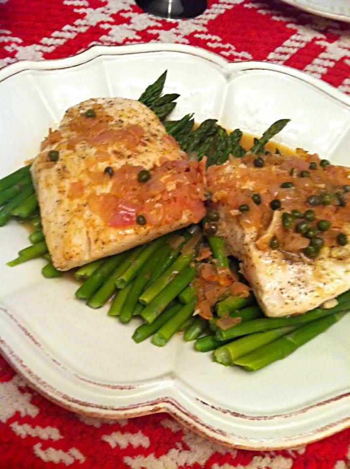 Halibut with White Wine Caper Sauce|K Goodnessさん