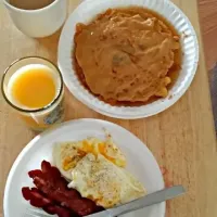 eggs, bacon, pancakes w/peanut butter & butter pecan syrup. coffee and o.j. yummy|Karen Michelleさん