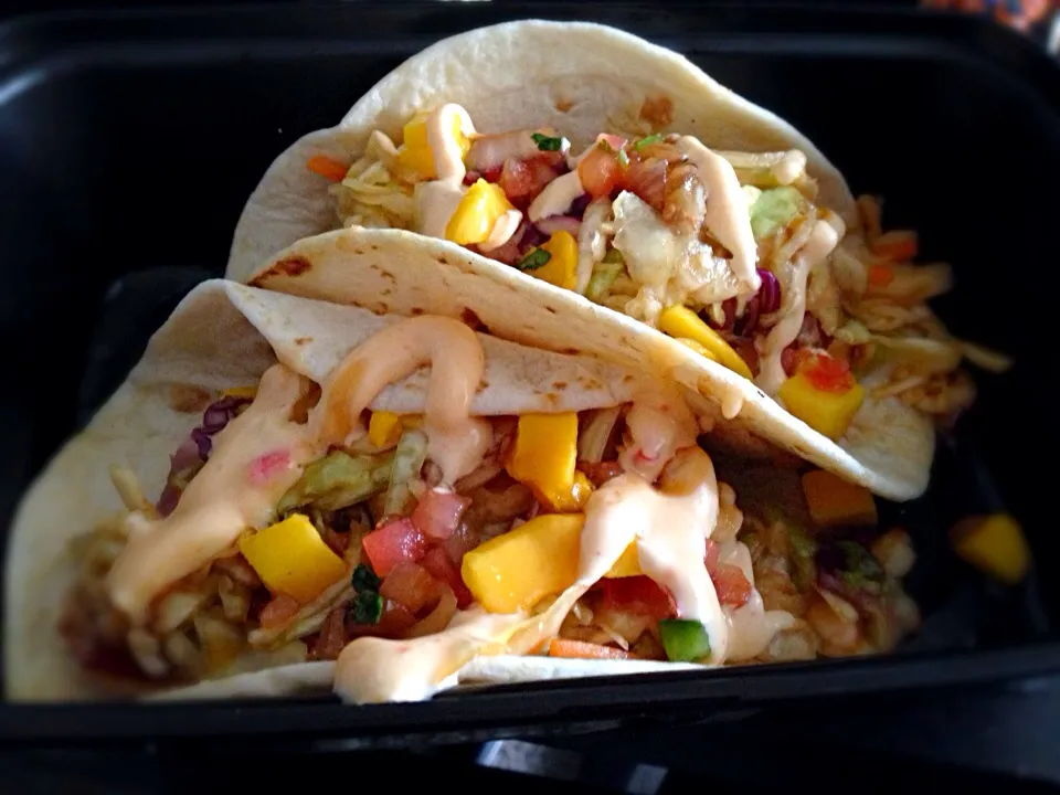 Ahi Tuna Sirachi Tacos|robert flickerさん