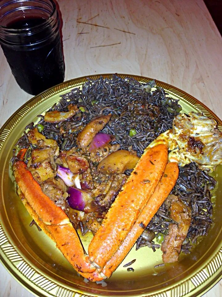 Black rice, conch, snow crab legs and shrimp.|Dina Beeさん