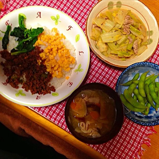 三色ご飯、豚汁、豚肉と白菜の味噌マヨ炒め、枝豆|ピンコさん