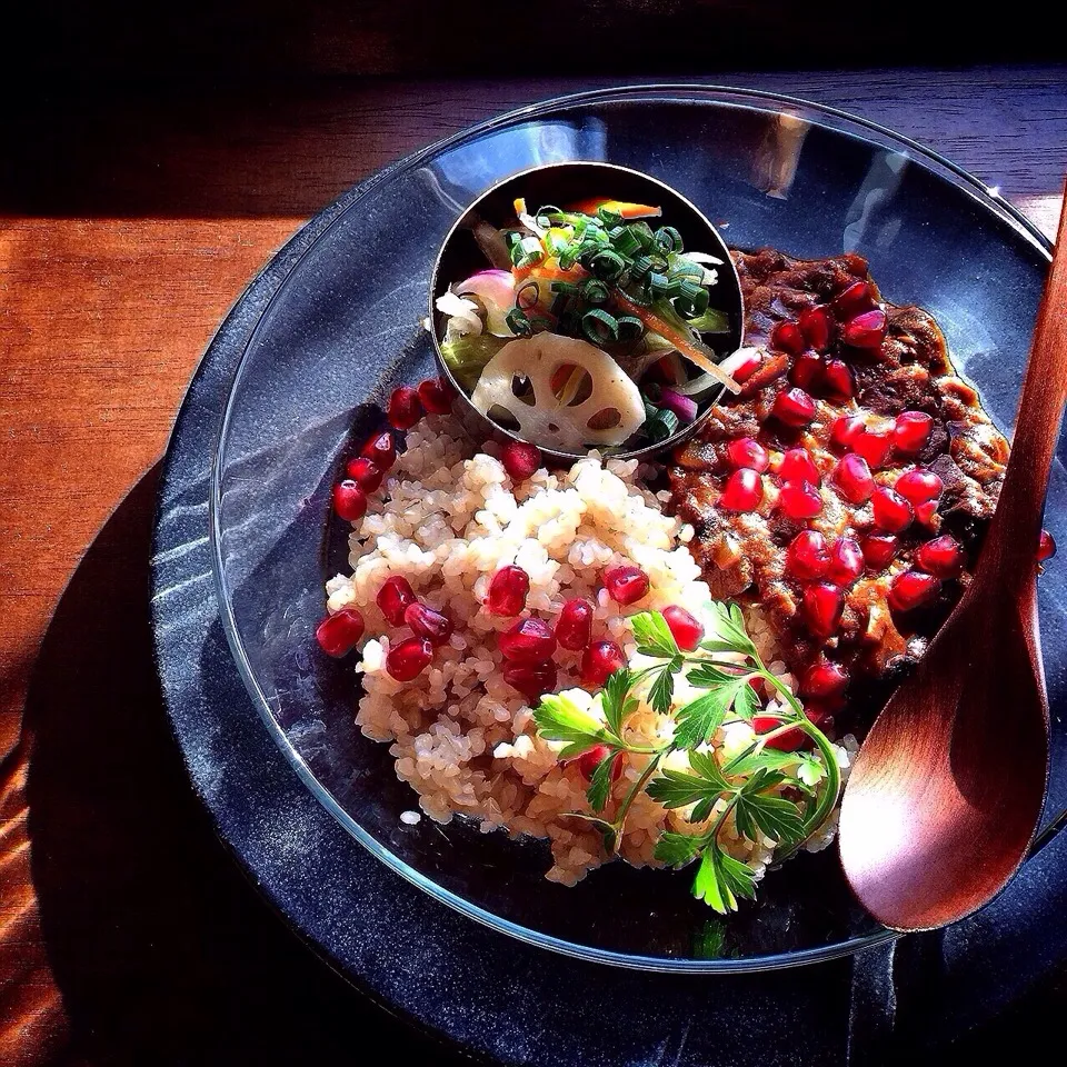 Snapdishの料理写真:Pomegranate curry and marinated vegetables ザクロカレーと野菜のマリネ|AYANOさん