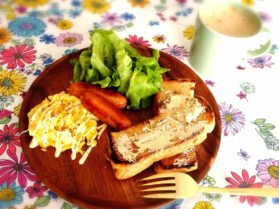 クルミ食パンでランチ♡|えりさん