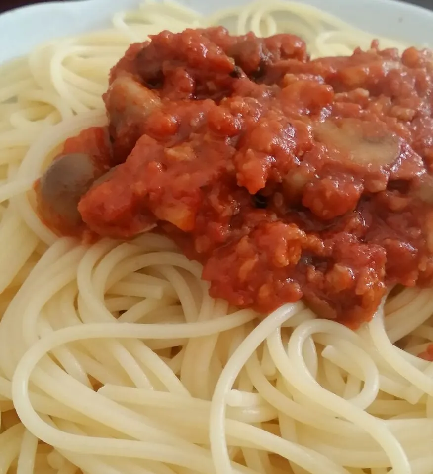 キノコとぶたさんのミートソースパスタん♪|etzco sasakiさん