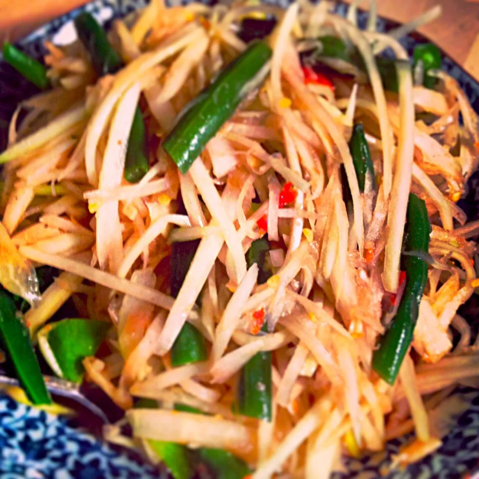 Spicy papaya salad "crying leo " is new name|wikkyさん