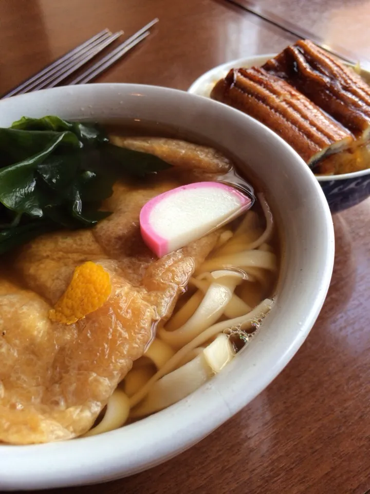 きつねうどんとウナ玉丼。|teee8さん